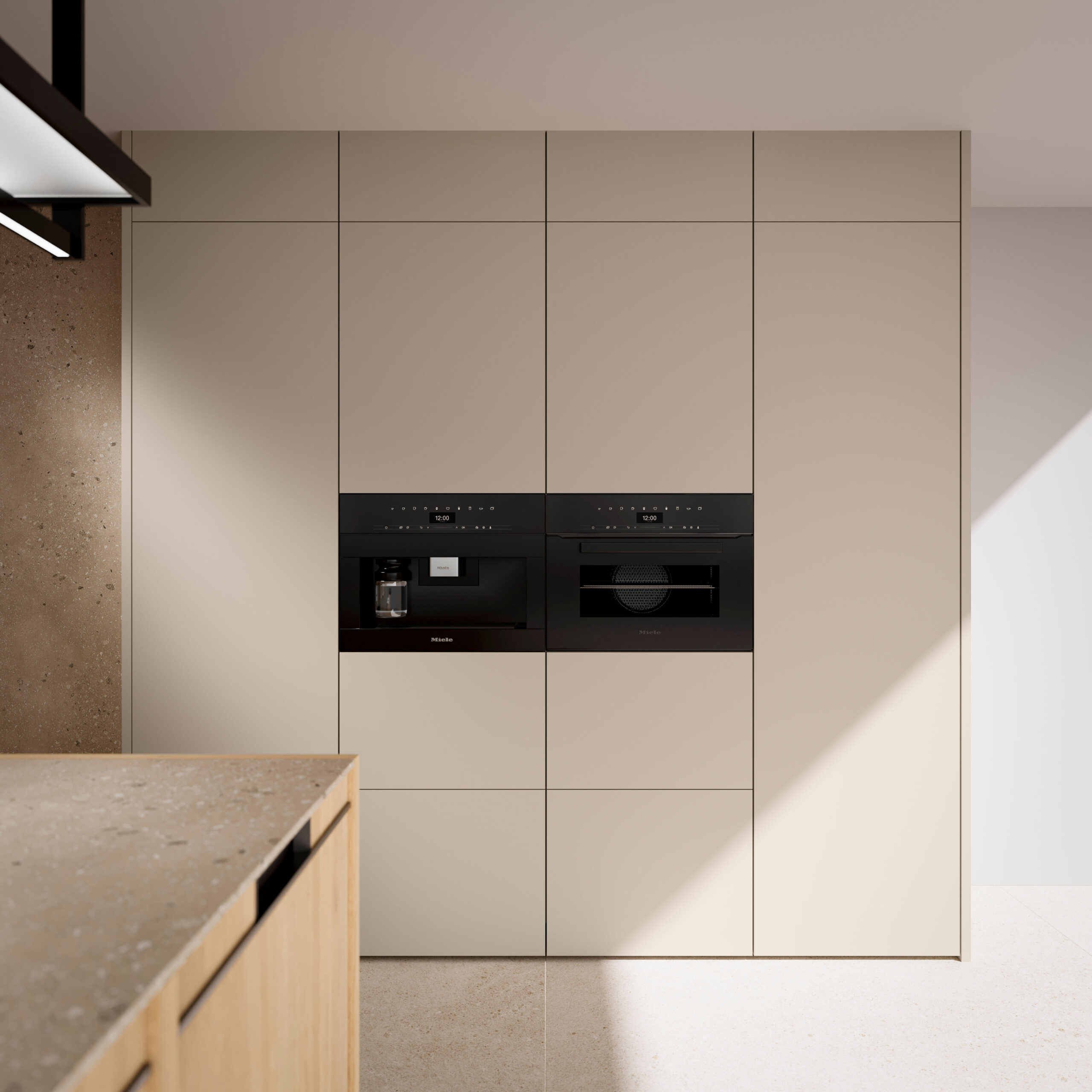 moderne beige design keuken met ingebouwde ovens en greeploze kasten bij Erbee Keukens in Nuenen